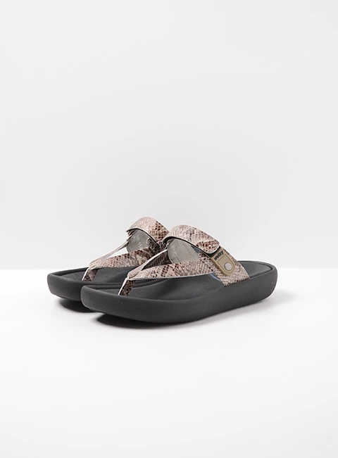 wolky slippers 00821 peace 98150 slangenprint leer taupe front