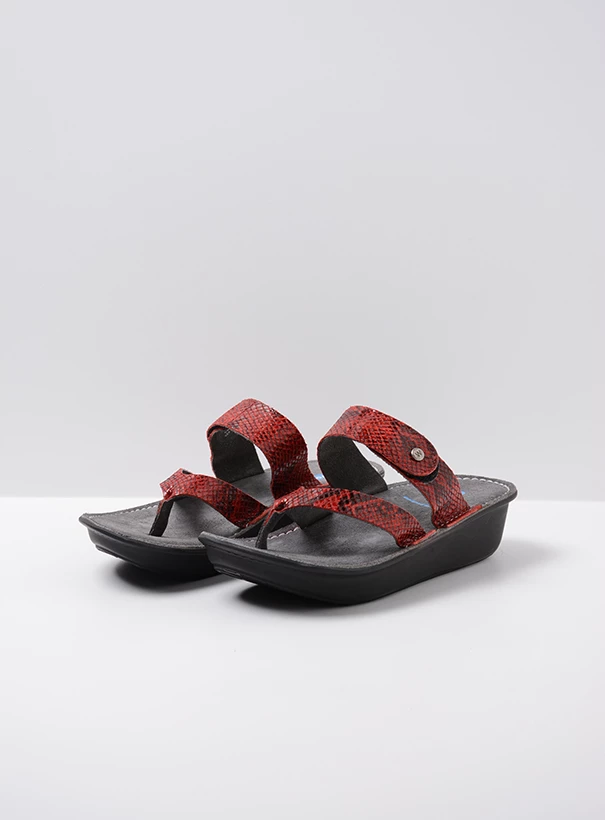 wolky slippers 00877 martinique 98500 rood slangenprint leer front